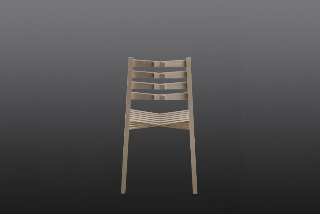 En stol der lægger op til at følge etiketten med at sidde med rank ryg. Stolen er designet af Christina Strand til Snedkernes Efterårsudstilling 2021.